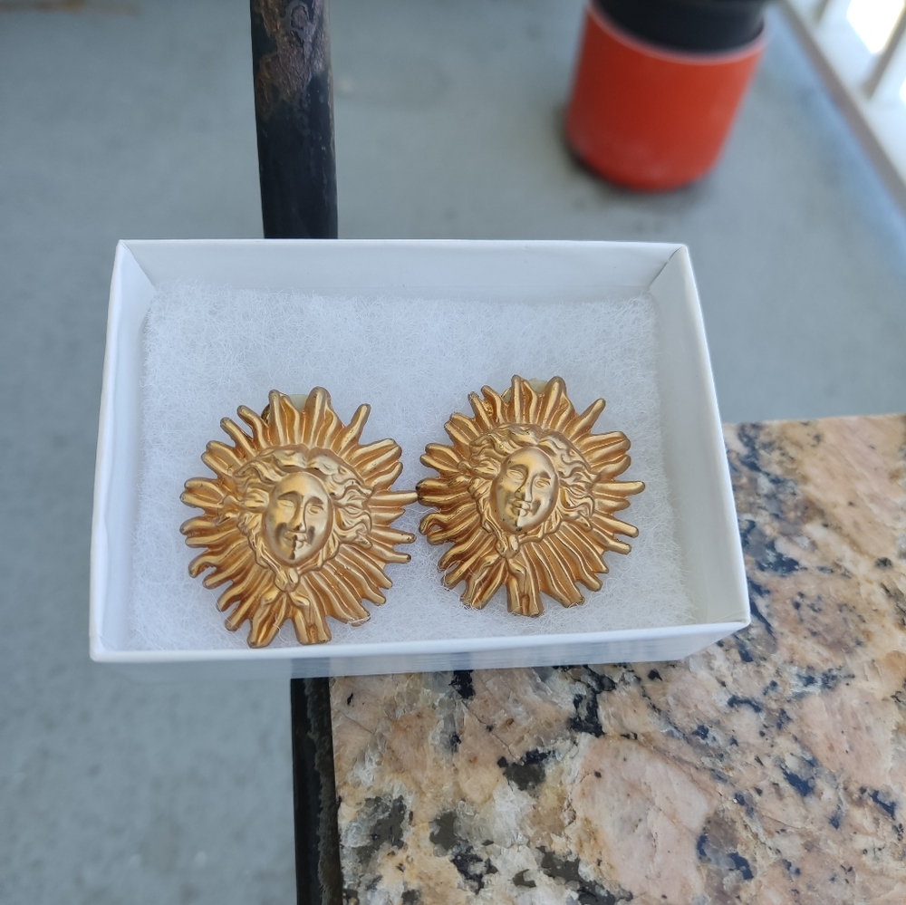 Vintage Sun King Clip-on Gold Sunburst Earrings